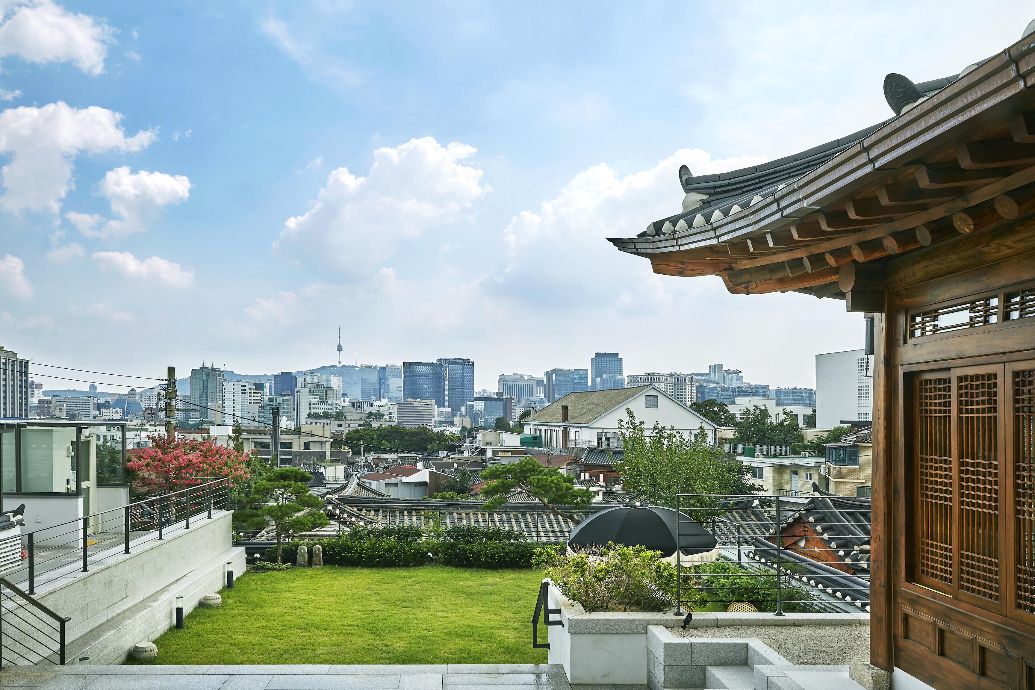 Tra storia e natura: a Seoul l’alloggio più desiderato è quello negli hanok Tra storia e natura: a Seoul l’alloggio più desiderato è quello negli hanok