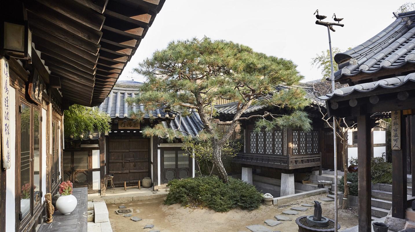 Tra storia e natura: a Seoul l’alloggio più desiderato è quello negli hanok Tra storia e natura: a Seoul l’alloggio più desiderato è quello negli hanok