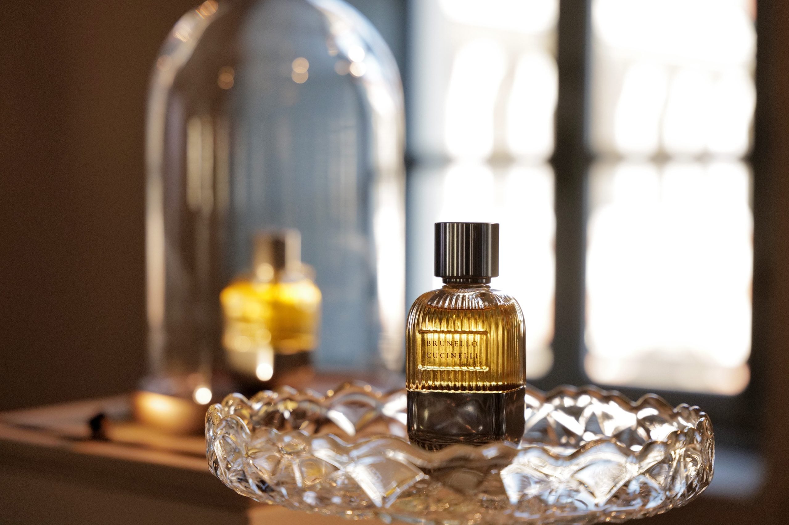 I profumi, miscele di moda, desideri e potere magico olfattivo