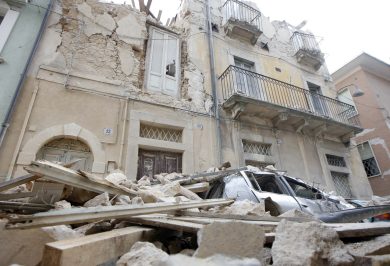 Berlusconi adotti L’Aquila