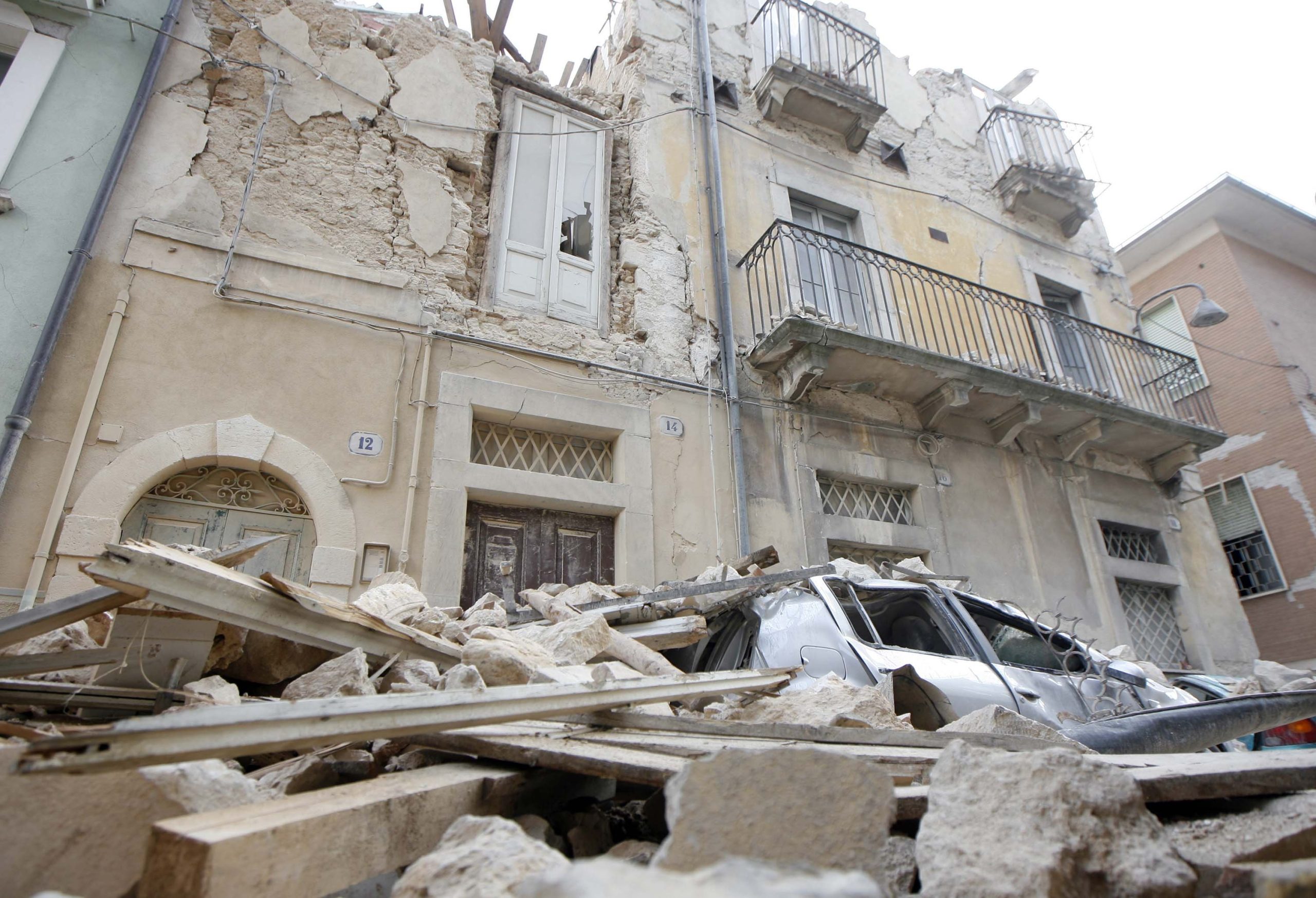 Berlusconi adotti L’Aquila