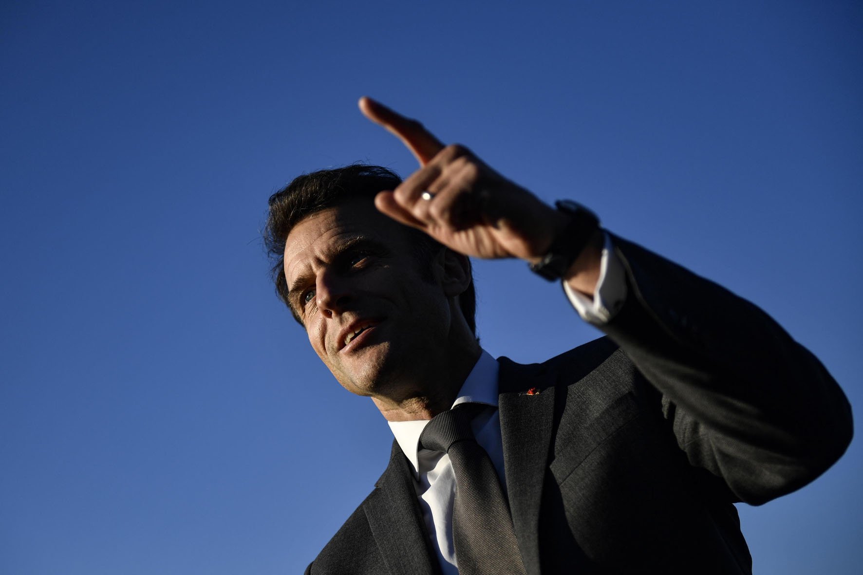 Macron, il presidente dimezzato Macron, il presidente dimezzato