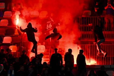 Napoli, la Procura indaga sugli scontri in curva: “Piano contro De Laurentiis”