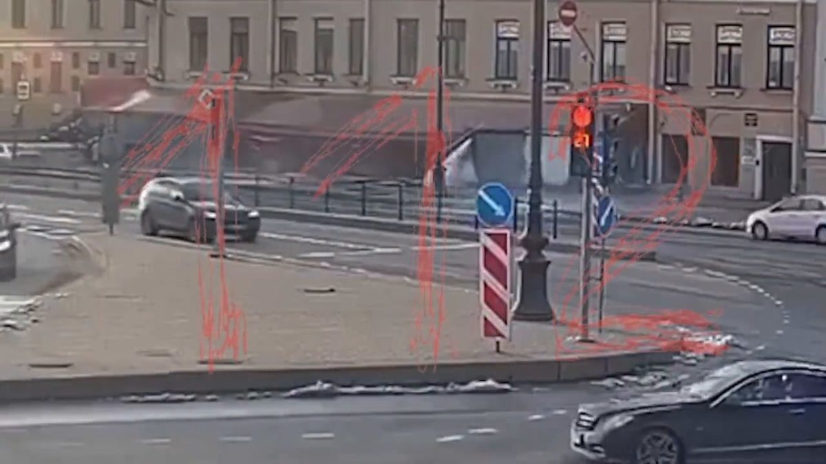 Terrore a San Pietroburgo: bomba esplode in un bar