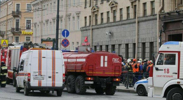 Terrore a San Pietroburgo: bomba esplode in un bar
