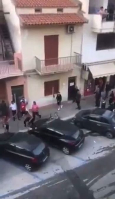 Tentata rapina a Ragusa: tre giovani hanno picchiato un uomo e danneggiato 2 auto | video