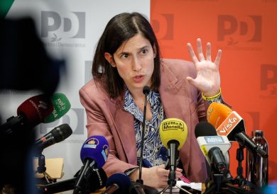 I ballottaggi confermano  «l’effetto Schlein»; stravince il centrodestra