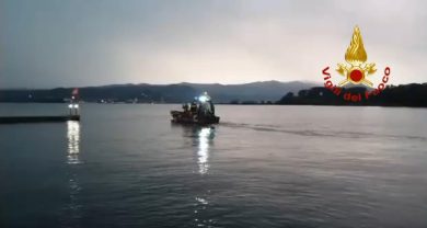 Barca si ribalta nel Lago Maggiore per una tromba d’aria: quattro morti