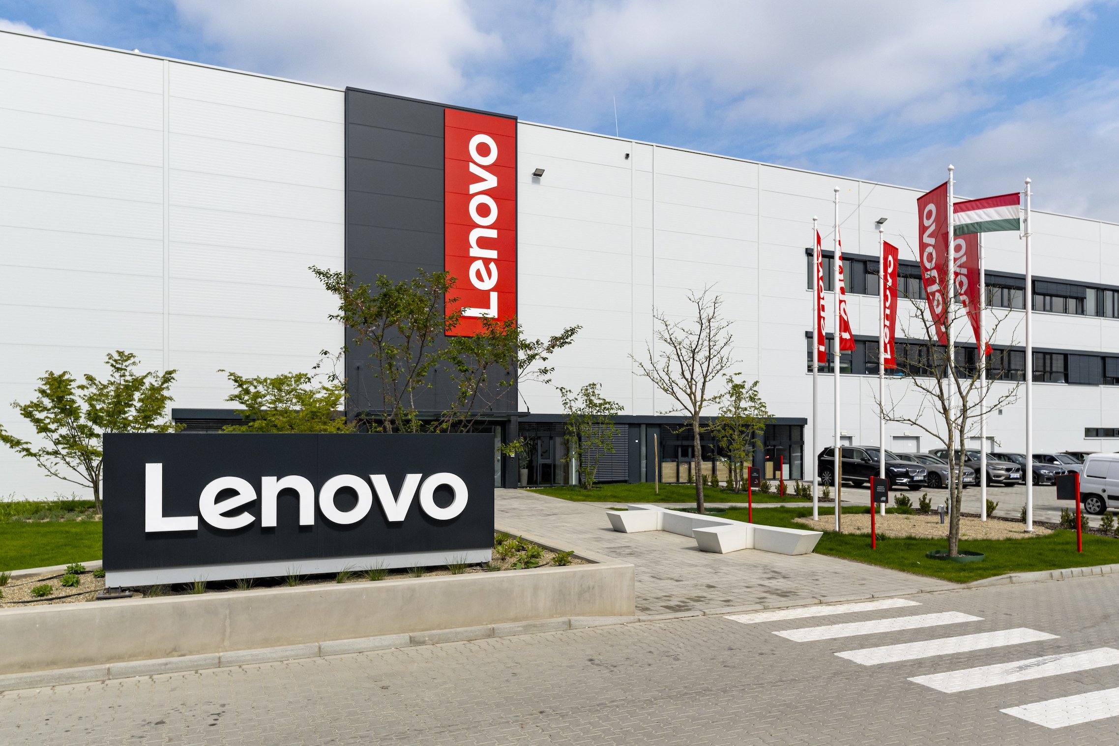 Lenovo cambia pelle: “Meno dispositivi e più servizi”