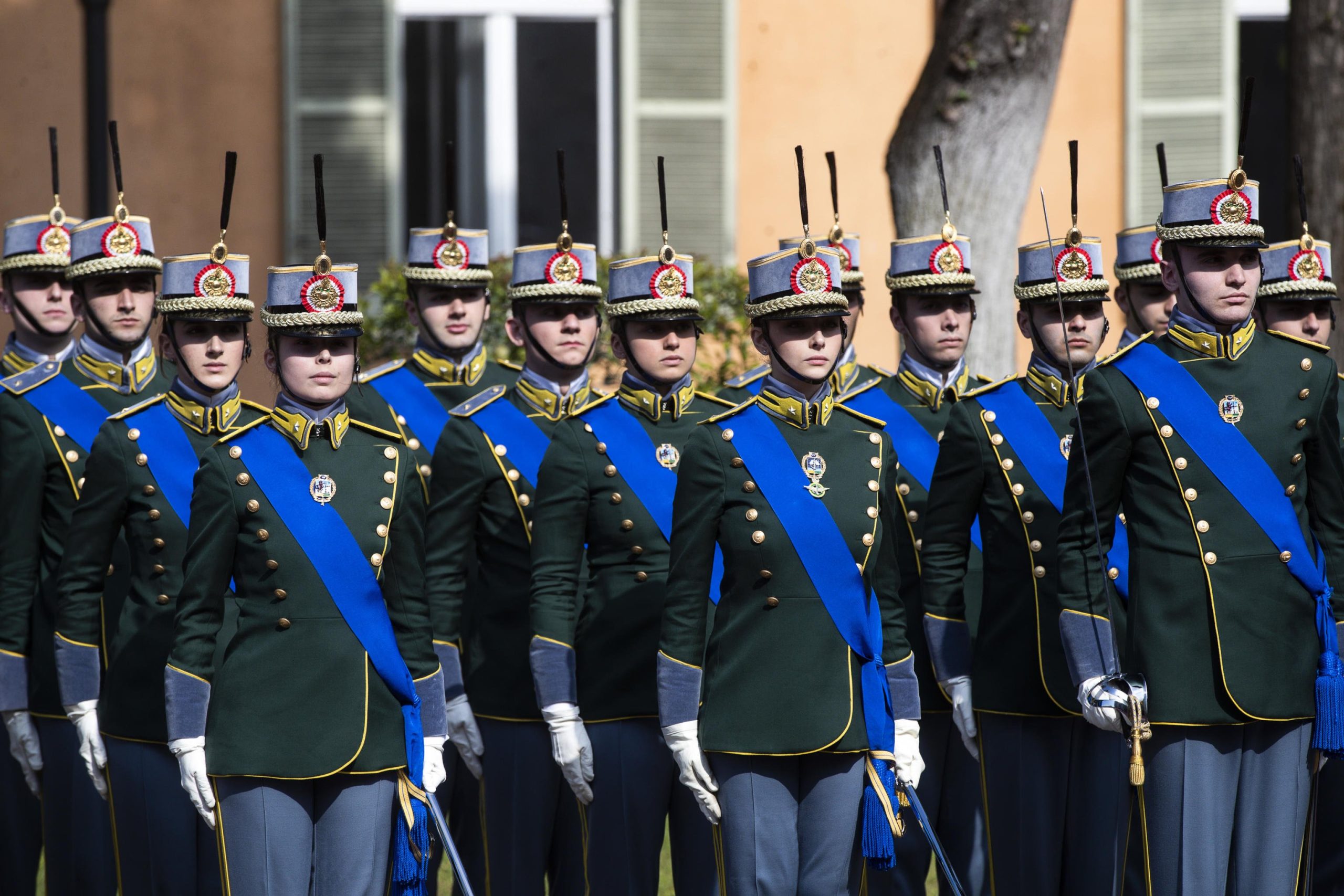 Gli italiani si fidano ancora della divisa