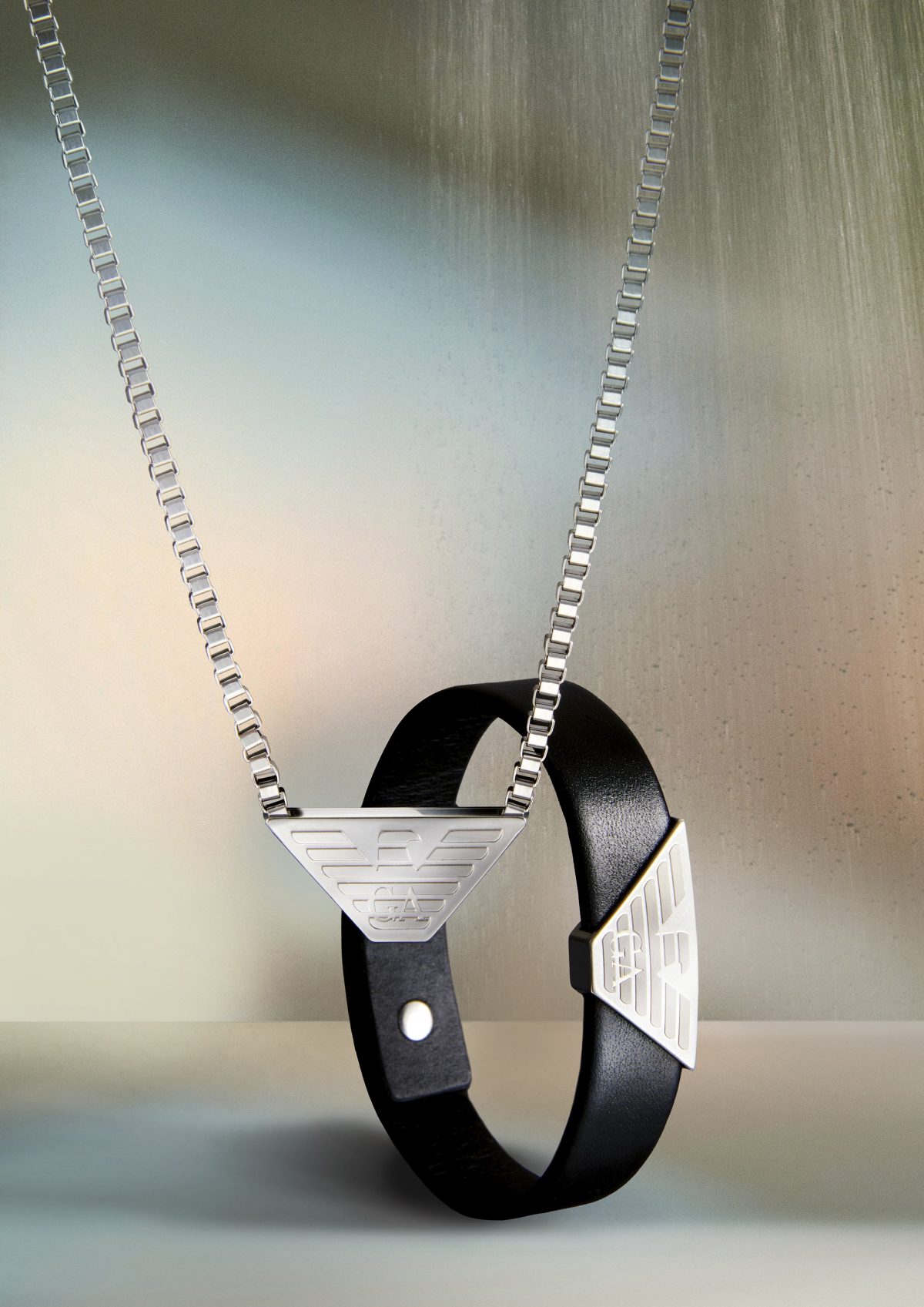 Galleria foto 'Vola il business dei gioielli per lui' - foto 3