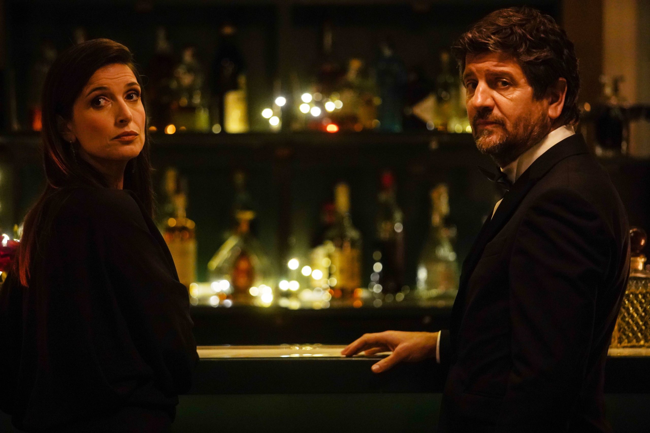 Ridatemi mia moglie: tutto sulla mini serie con De Luigi e la Caprioli