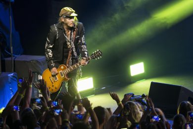 Johnny Depp e gli altri attori che suonano il rock and roll