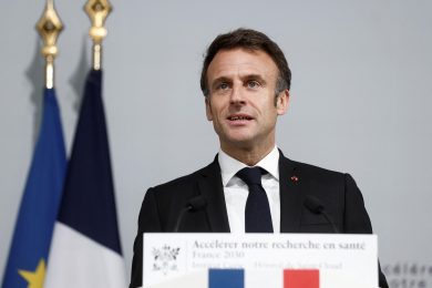 Macron sui migranti: «Non possiamo lasciare l’Italia sola»