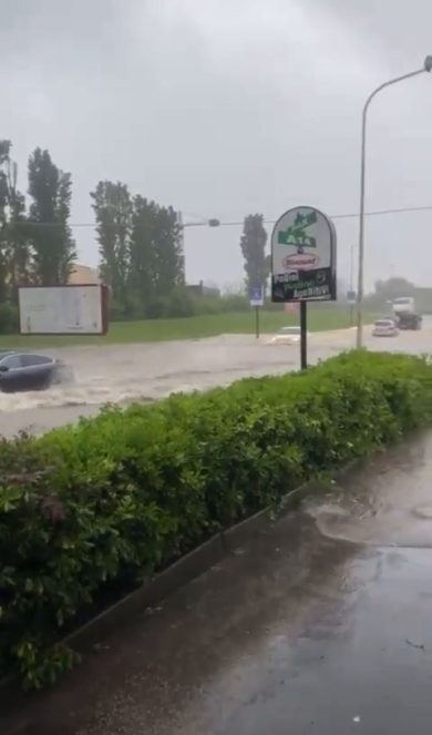 Maltempo Riccione: Torrente Marano esondato