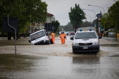 Maltempo: allerta rossa in Emilia-Romagna. Scuole chiuse, rischio alluvioni