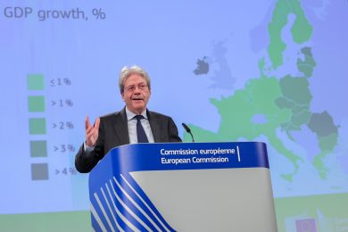 Ue, Gentiloni: «Evitata la recessione. Italia meglio degli altri»