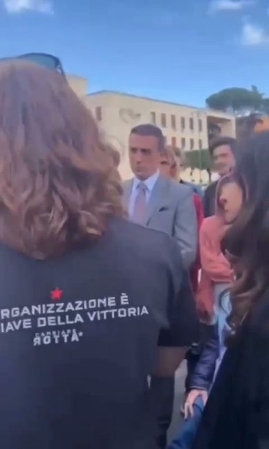 Elly Schlein contestata dagli studenti davanti alla Sapienza di Roma