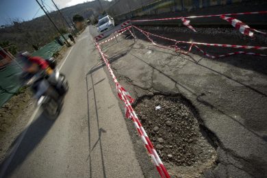 L’Italia si è persa in una buca