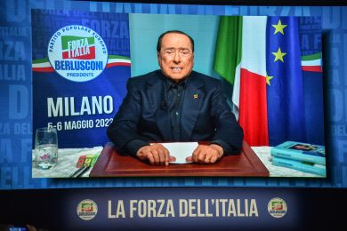 Berlusconi in video alla convention di Forza Italia: «Sono qui per voi»