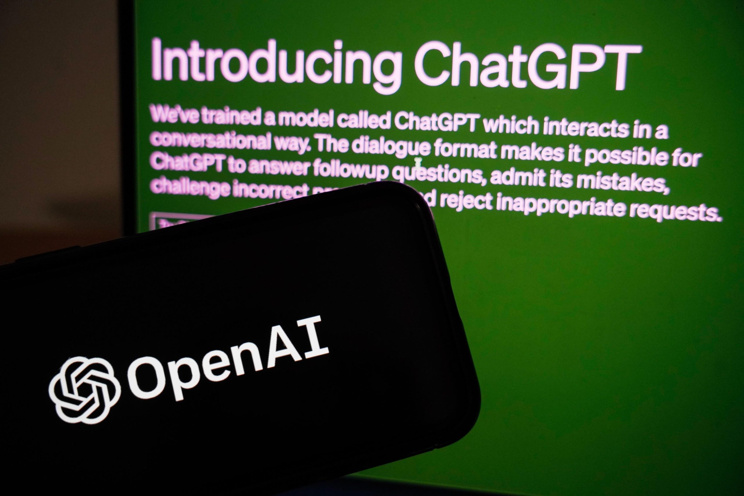 Intelligenza Artificiale: le vulnerabilità etiche in ChatGPT e Bard sono un monito