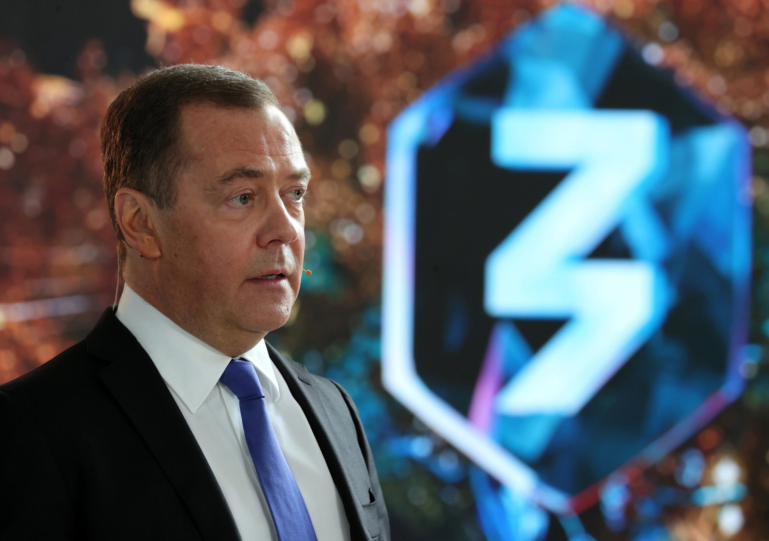 Medvedev: «non resta che eliminare fisicamente Zelensky»