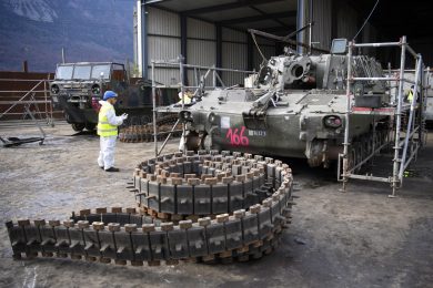 Il «pacco» dei cannoni M109L che l’Italia ha consegnato all’Ucraina