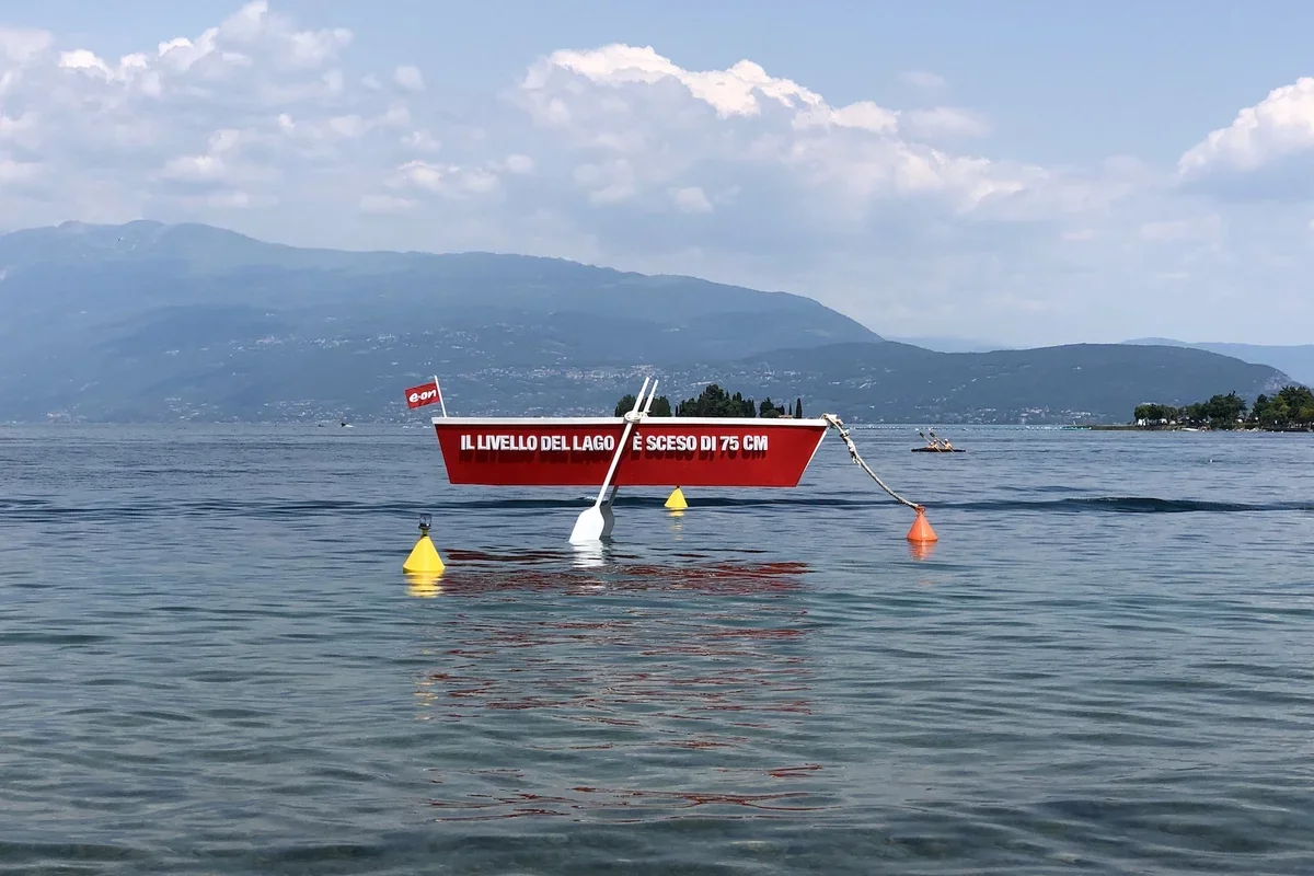 Lo spot del colosso tedesco umilia l’Italia con la scusa della guerra contro la siccità