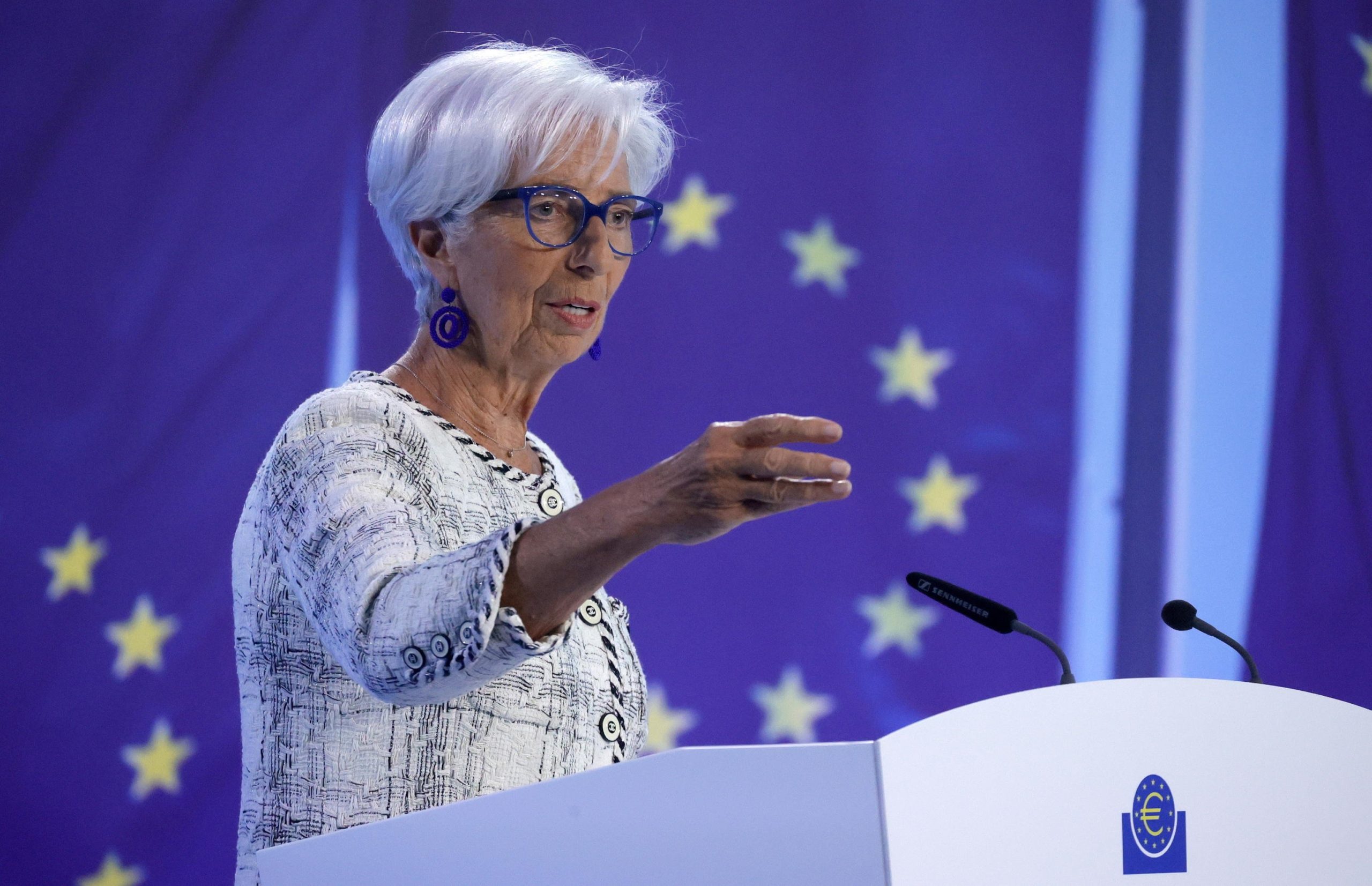 Il «falco» Lagarde piomba sui conti dell’Italia, che protesta