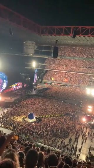 Zucchero canta “Diamante” al concerto dei Coldplay | video