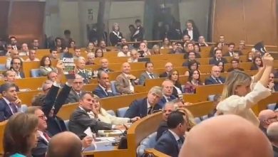 Meloni contestata al convegno sulle droghe, «non mi faccio intimidire» | video
