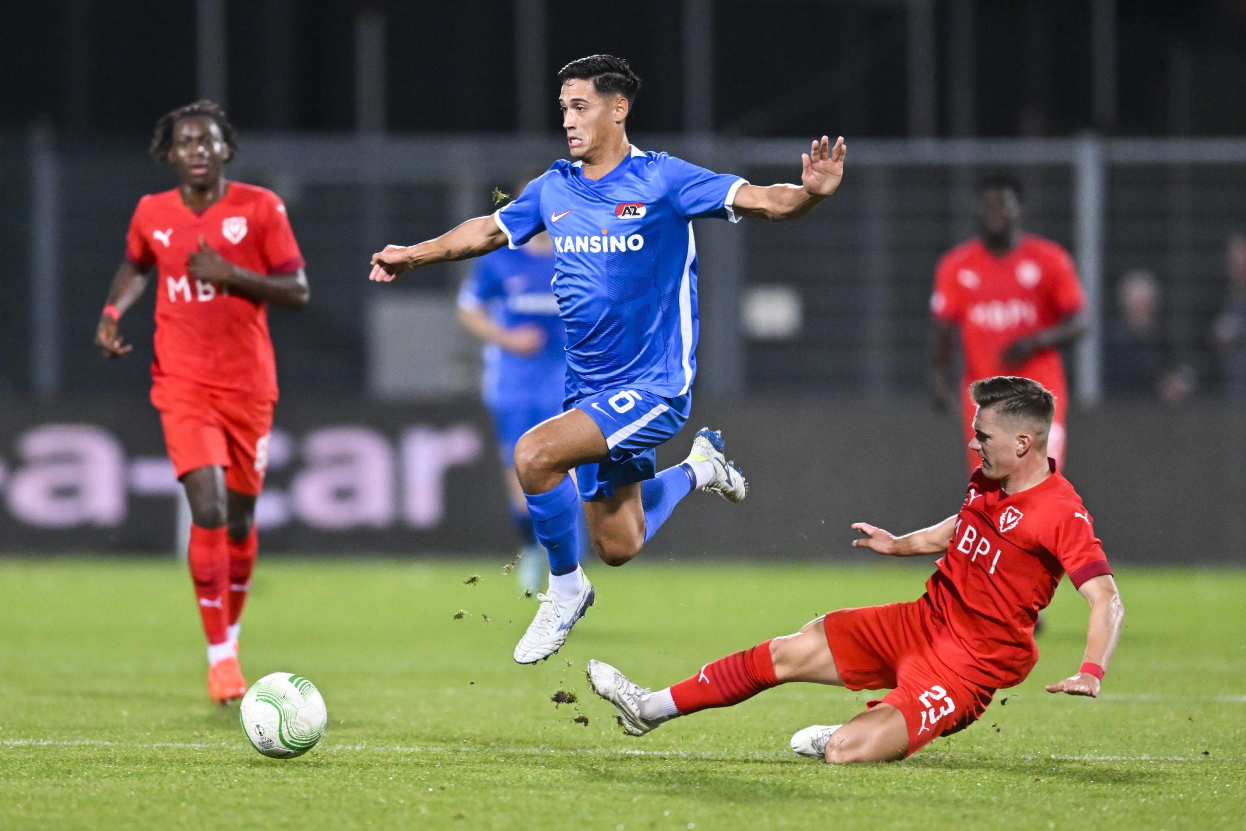 Per il centrocampo del Milan si guarda a Reijnders