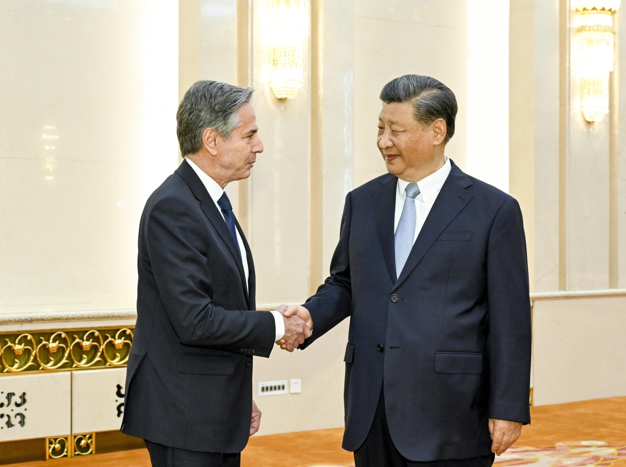 Cina-Usa: stretta di mano tra Blinken e Xi a Pechino ma i nodi restano