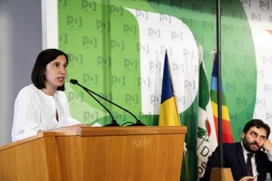 La Schlein non dice nulla, ma il resto della direzione Pd dorme