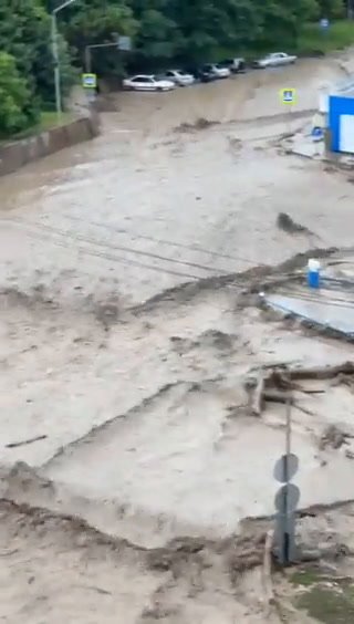Alluvione in Russia, a Vladikavkaz | video
