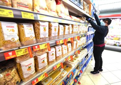 L’inflazione torna a scendere: +7,6% come a marzo