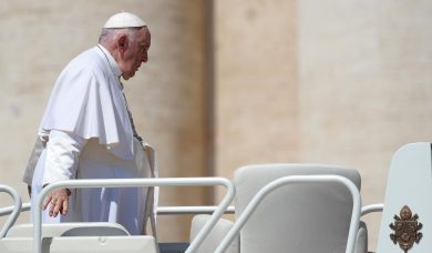 Papa Francesco sarà dimesso dall’ospedale domani