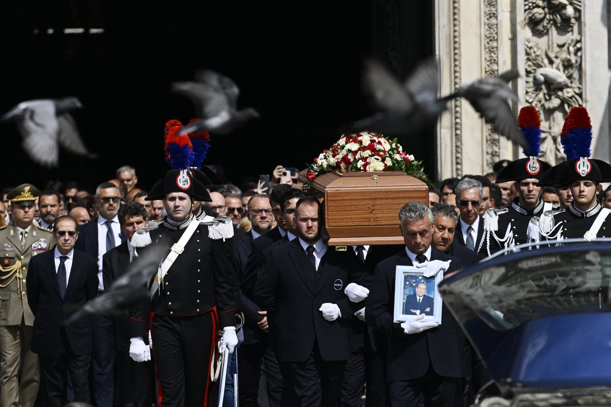 Galleria foto 'I funerali di Berlusconi. Le immagini' - foto 4