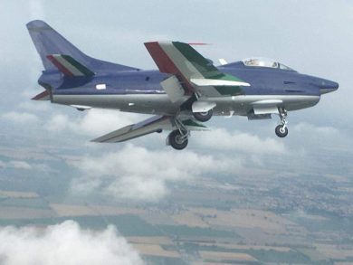 “Gina” torna in volo, decolla, restaurato, un G91 che volò con le Frecce Tricolori