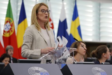 La presidente Metsola al Parlamento Ue: «Troppi femminicidi, basta orrori»