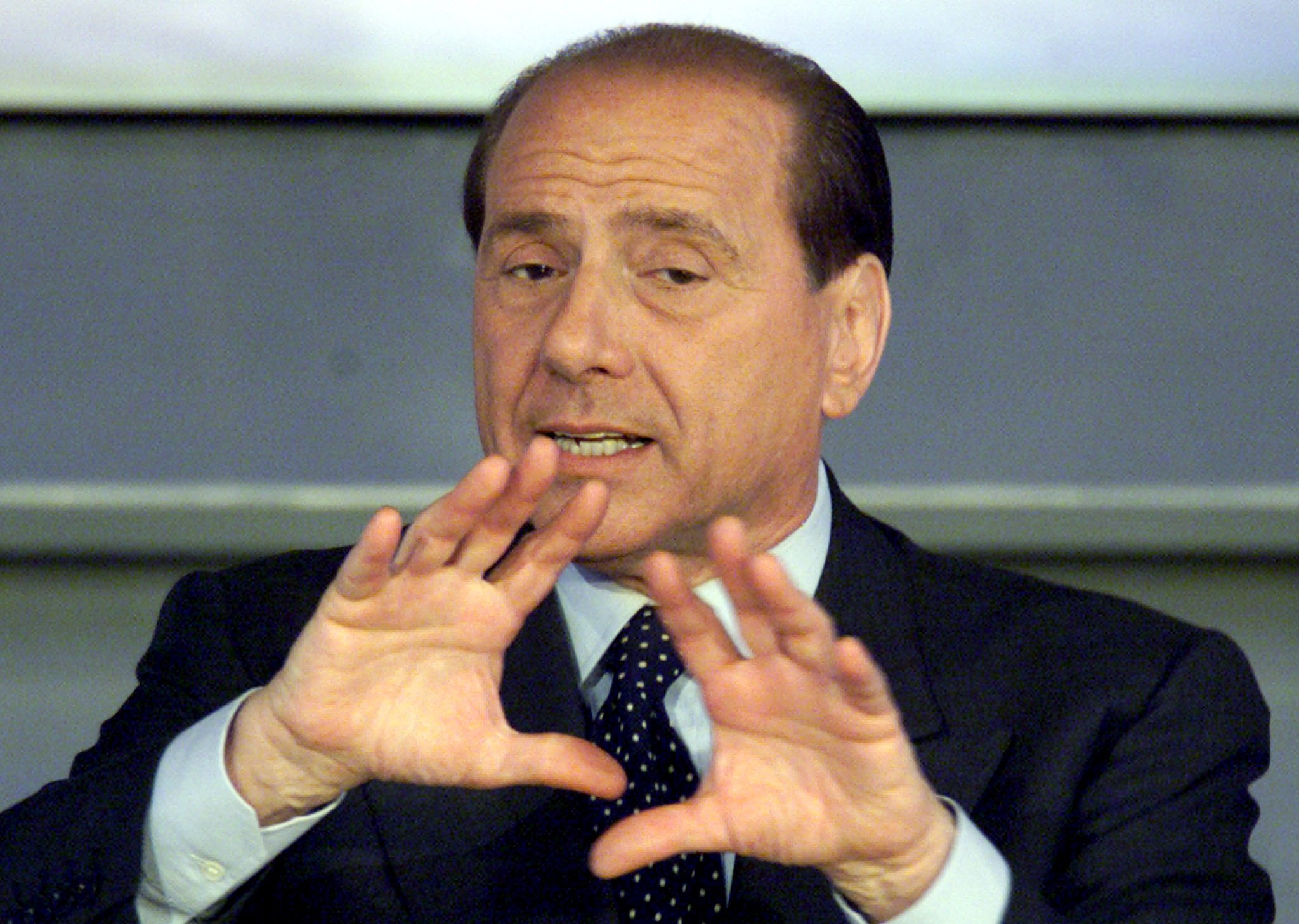 E Berlusconi disse: “Ora mi sente” E Berlusconi disse: “Ora mi sente”