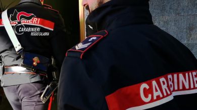 Nola, litiga con la fidanzata e investe sette persone