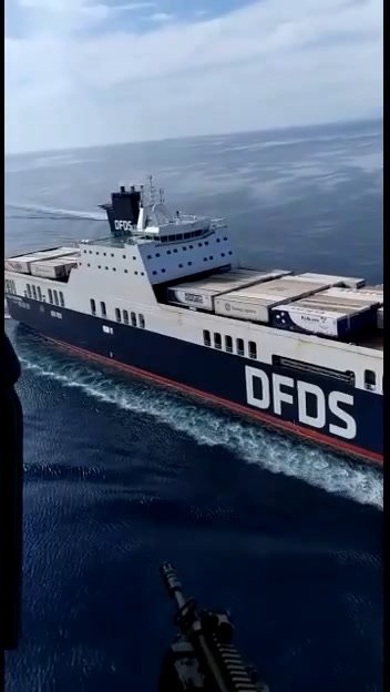 Nave sequestrata da migranti; il video della liberazione delle forze speciali