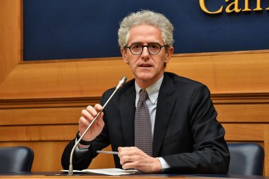 Ciani, il capogruppo del Pd che non è del Pd (e non vuole esserlo). L’ultimo capolavoro della Schlein