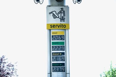 Tutti in vacanza, con l’immancabile aumento della benzina