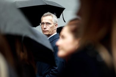 Jan Stoltenberg resta alla Nato. Per fortuna