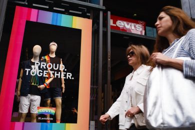 Eppure monta la rivolta contro i multicolore