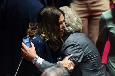 Respinta la mozione di sfiducia contro il Ministro Santanchè