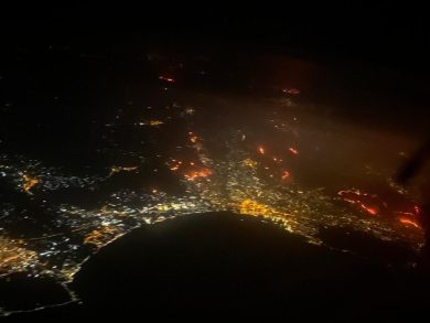 Incendio blocca i soccorsi, morta anziana donna a Palermo