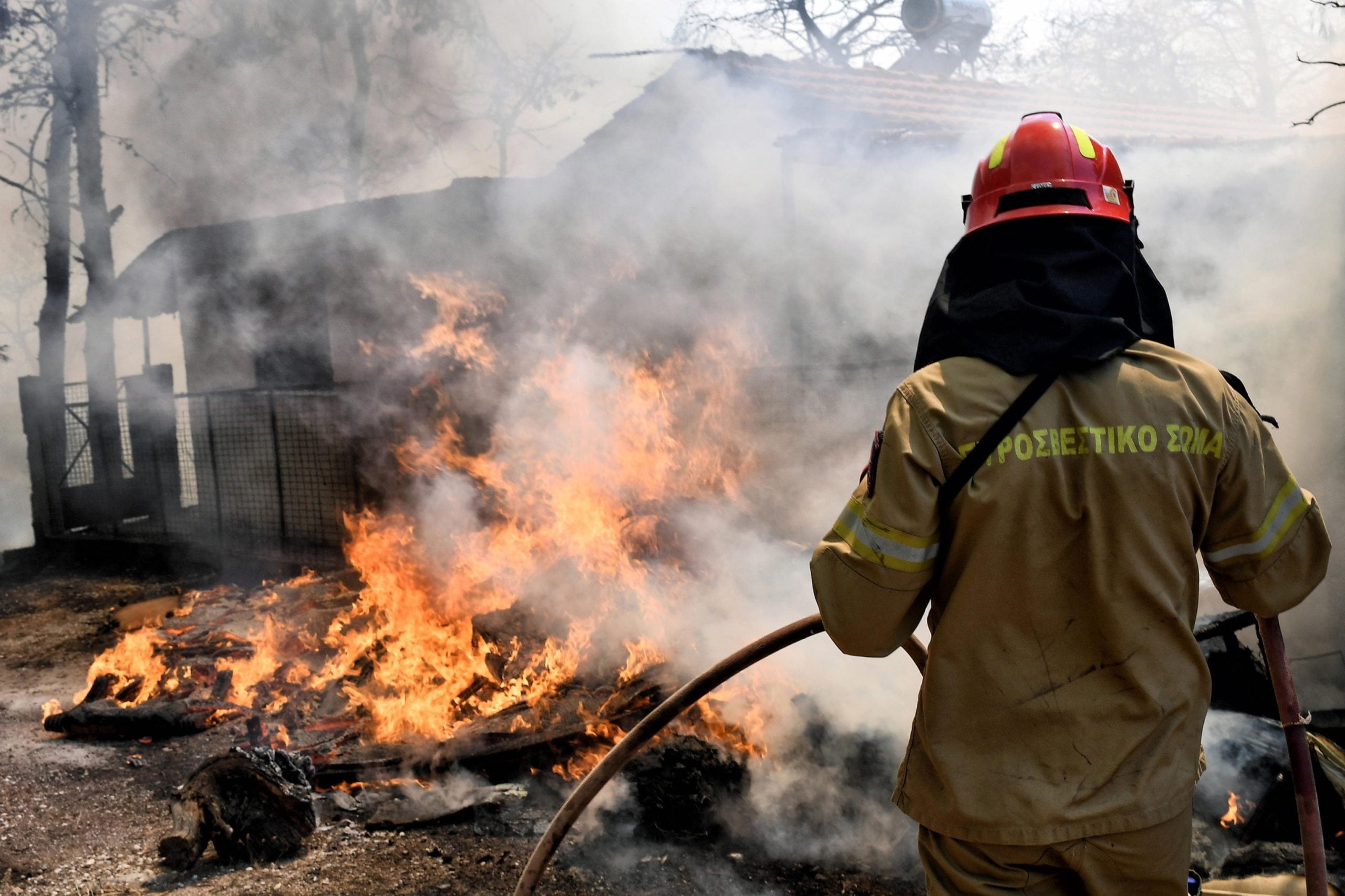 Incendi a Corfù, 2.500 persone evacuate nella notte